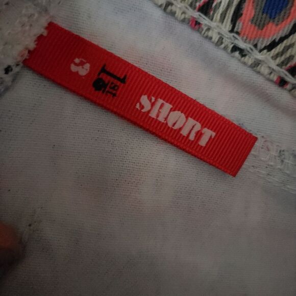 1st Kiss| Aztec jean shorts - size 3 - Picture 3 of 3